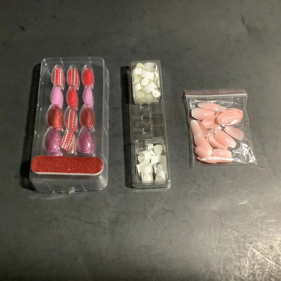 LOT #18 HUGE LOT NAIL TIPS There Are 100’s Of Them All Sizes All Shapes NEW - Picture 8 of 8